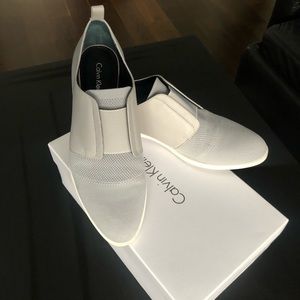 Calvin Klein Pixie Laceless Oxfords - size 8